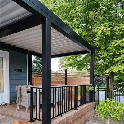 লাউভার্ড ছাদ সহ অ্যালুমিনিয়াম পারগোলা