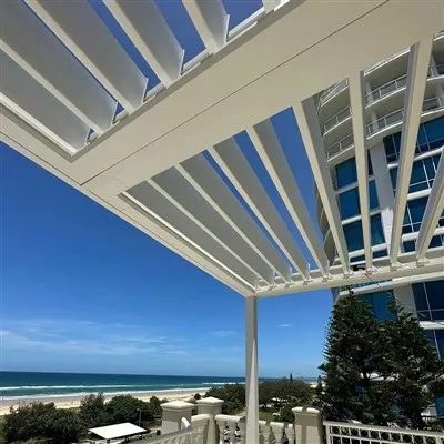 সাদা অ্যালুমিনিয়াম গাজেবো